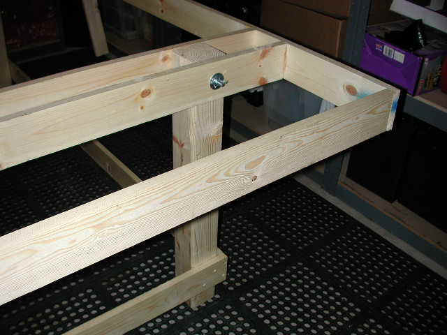 Cantilever Table Corner Design